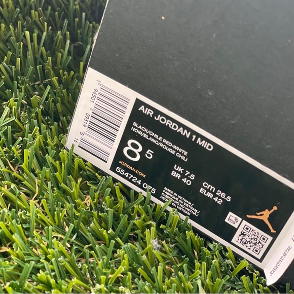 Air Jordan 1 Mid GS ‘Chile Red’ 2021 - Picture 2 of 5